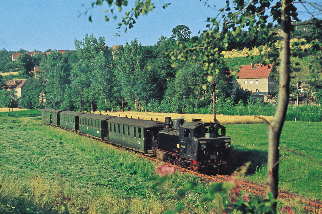 Personenzug nach Wilsdruff im Tal der Kleinen Triebisch, 1965, Foto L. Dachsel
